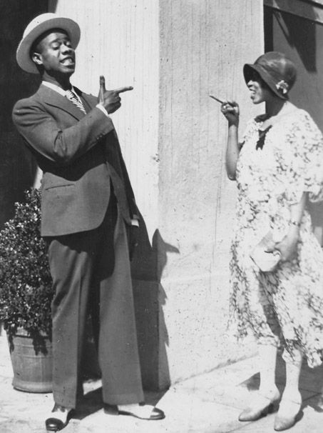 http://songbook1.files.wordpress.com/2012/07/louis-armstrong-and-lil-hardin-armstrong_hollywood_1930_1.jpg